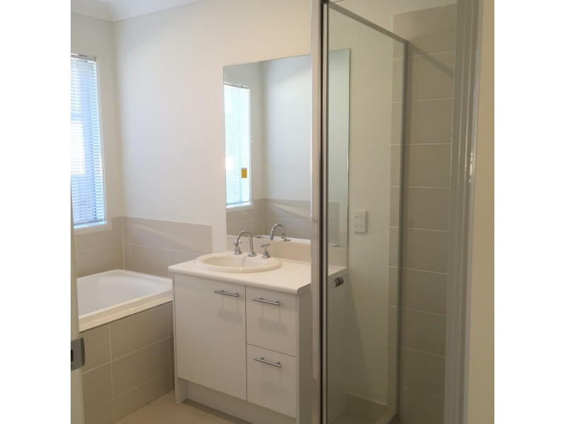 14 Eagleton Cresent, Leichhardt QLD 4305