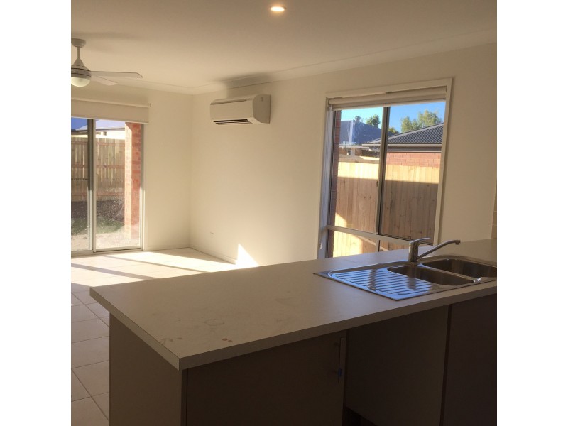 14 Eagleton Cresent, Leichhardt QLD 4305