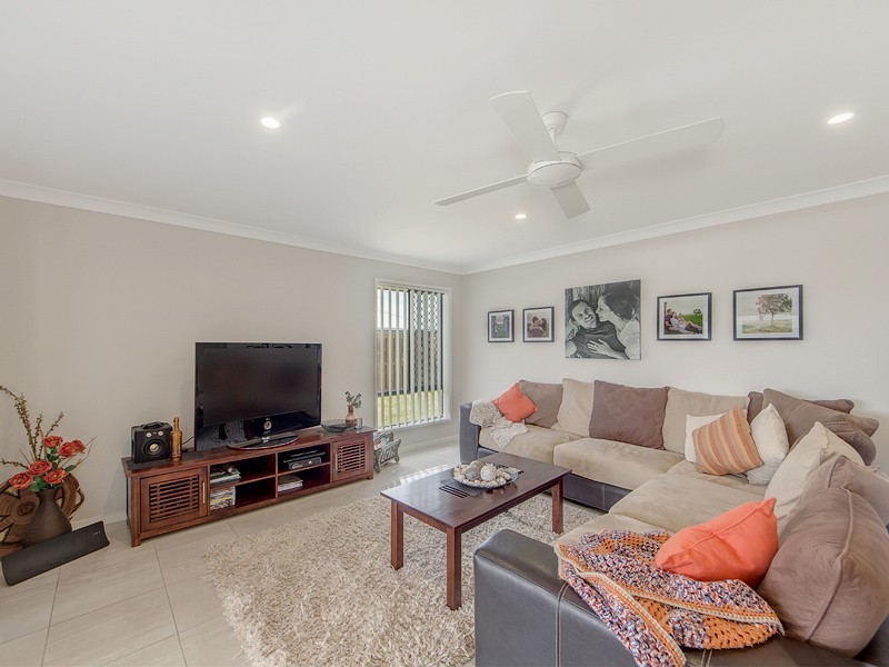 10 COTTONWOOD CRESCENT, Fernvale QLD 4306