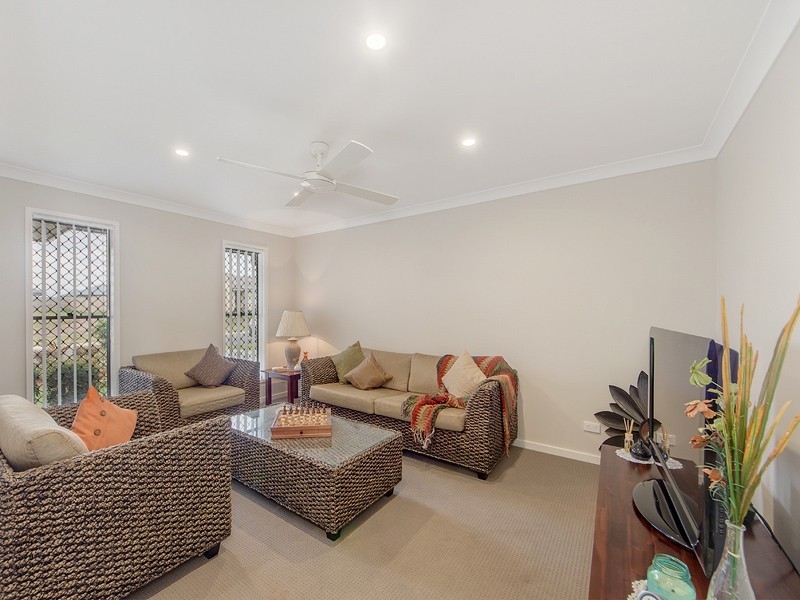 10 COTTONWOOD CRESCENT, Fernvale QLD 4306