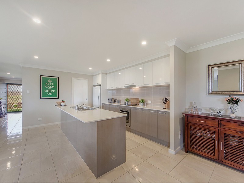 10 COTTONWOOD CRESCENT, Fernvale QLD 4306