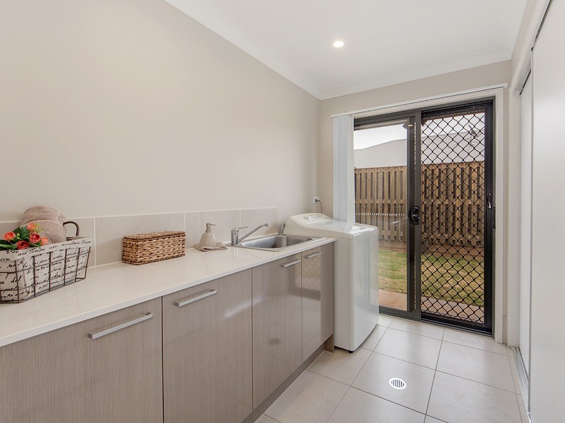 10 COTTONWOOD CRESCENT, Fernvale QLD 4306