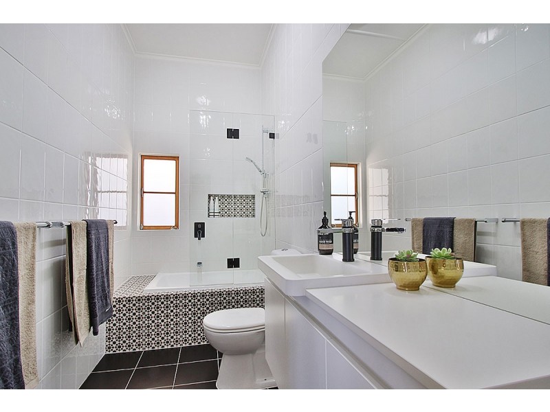 35 STUART STREET, Eastern Heights QLD 4305