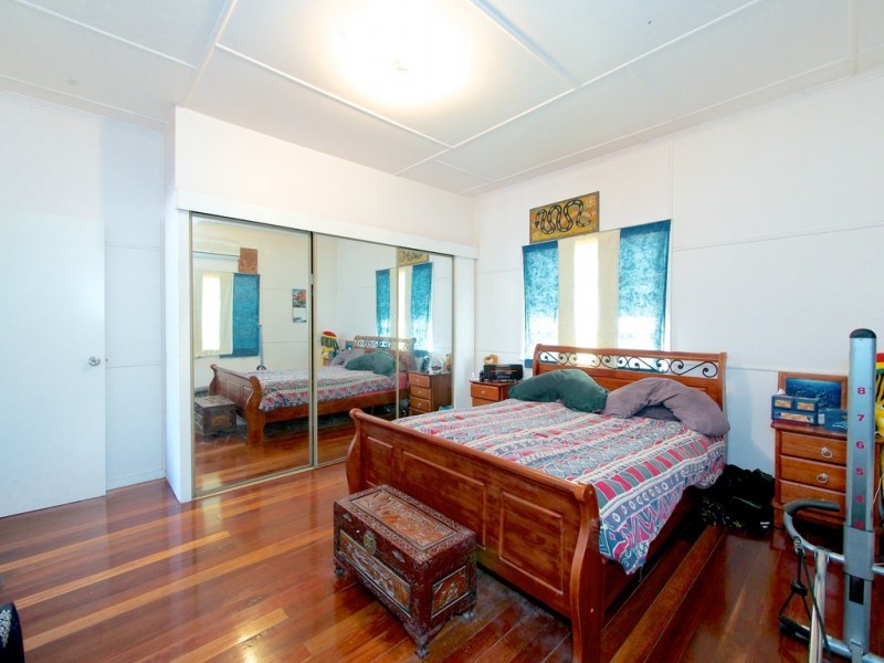 11 BREMER STREET, Churchill QLD 4305