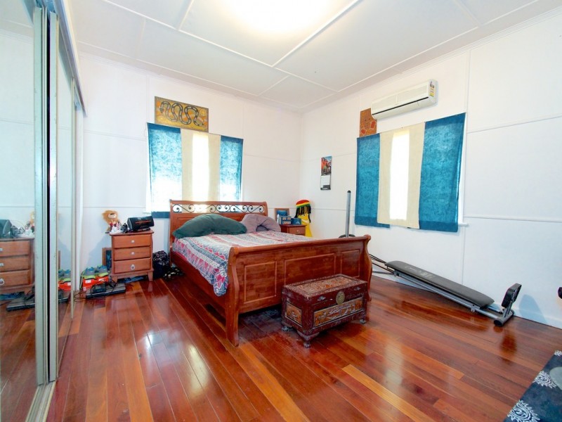 11 BREMER STREET, Churchill QLD 4305