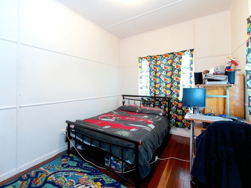 11 BREMER STREET, Churchill QLD 4305