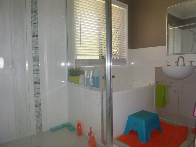 16 BRIGHTWOOD PLACE, Fernvale QLD 4306