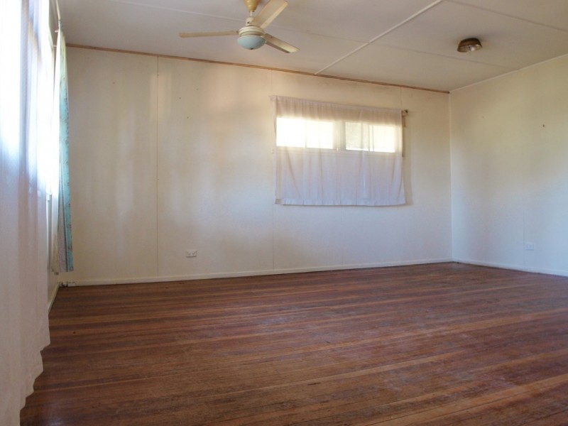 1 POOLE STREET, Leichhardt QLD 4305