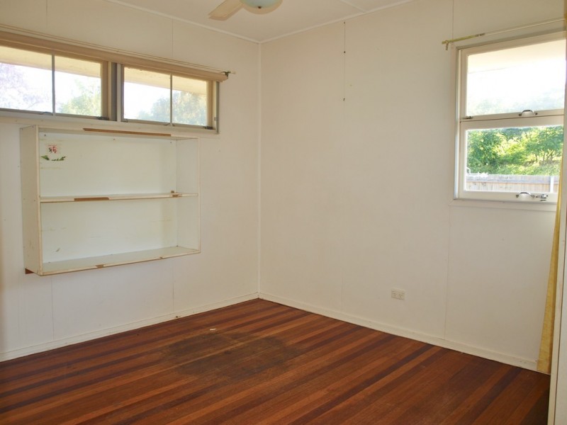 1 POOLE STREET, Leichhardt QLD 4305