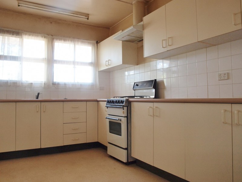 1 POOLE STREET, Leichhardt QLD 4305