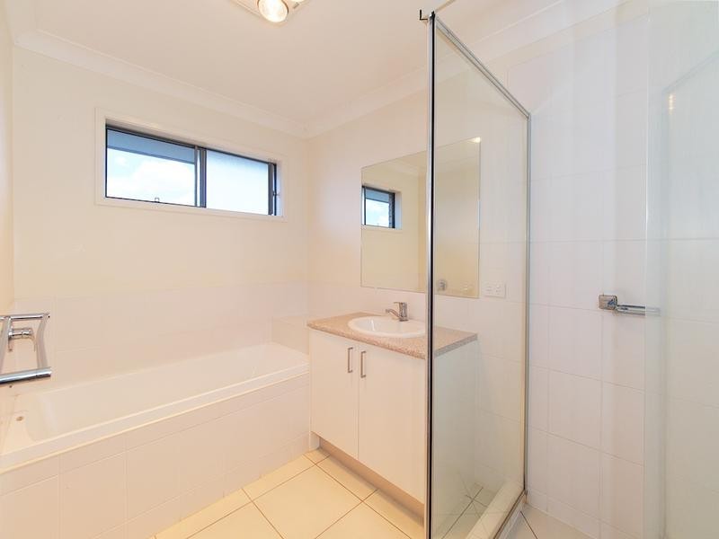 5 WILLOWOOD PLACE, Fernvale QLD 4306