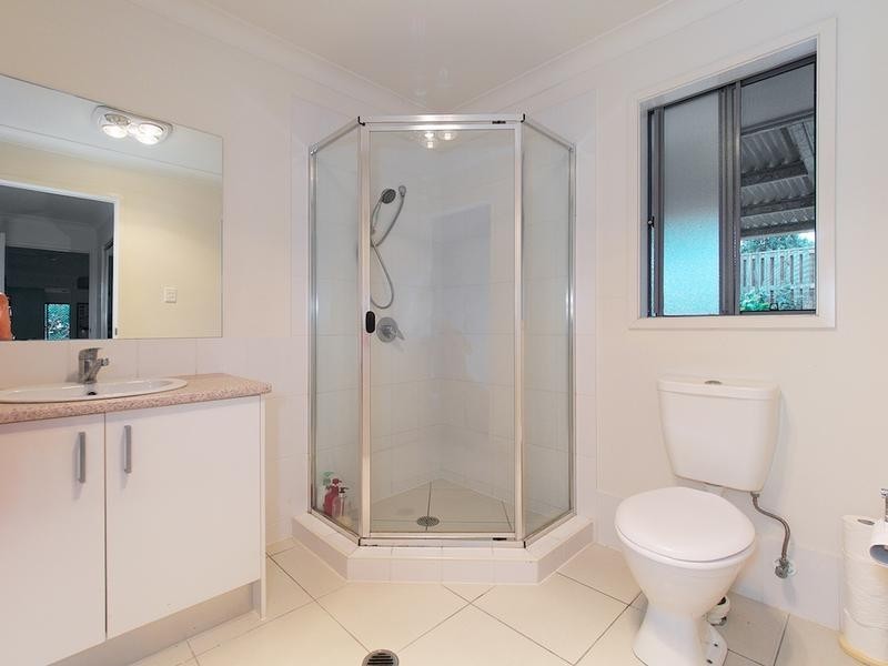 5 WILLOWOOD PLACE, Fernvale QLD 4306