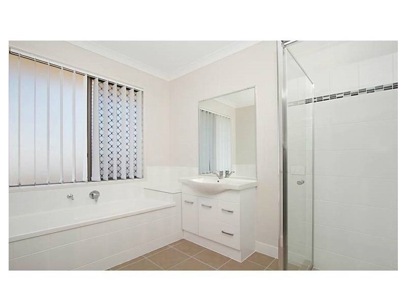 6 FIGTREE COURT, Yamanto QLD 4305