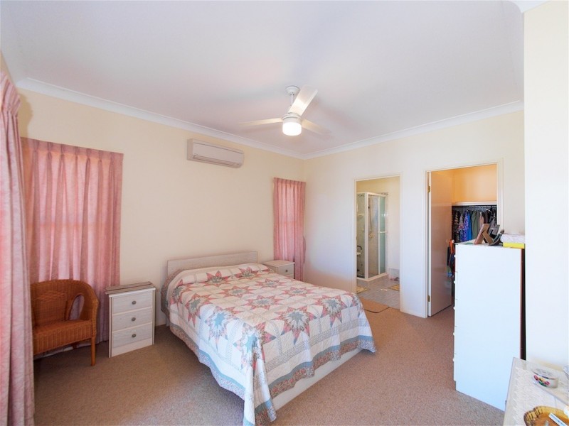 1 WALNUT CRESCENT, Lowood QLD 4311