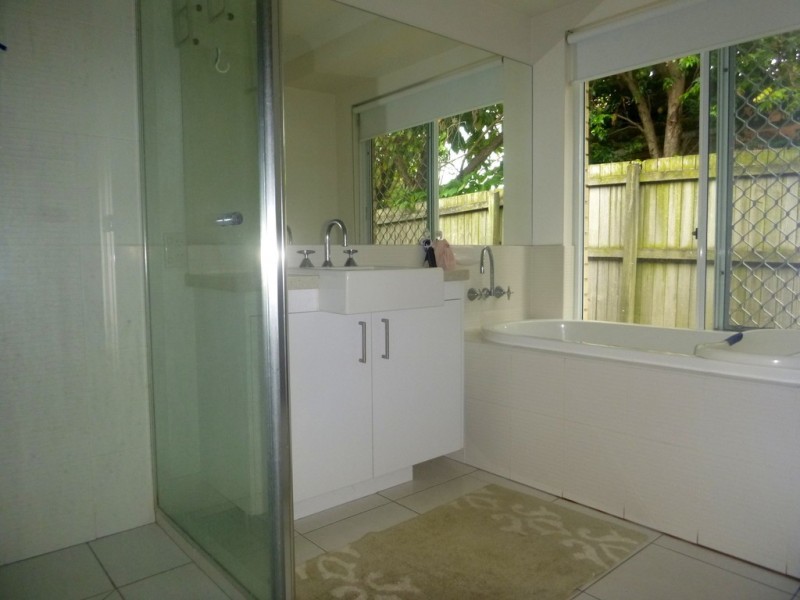 8 Dalewood Place, Moggill QLD 4070