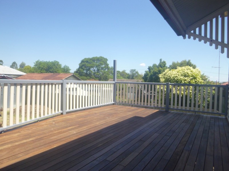 8 RUSSELL STREET, Silkstone QLD 4304