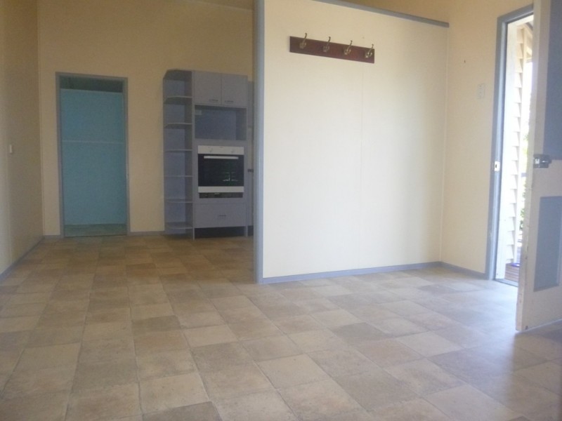 8 RUSSELL STREET, Silkstone QLD 4304