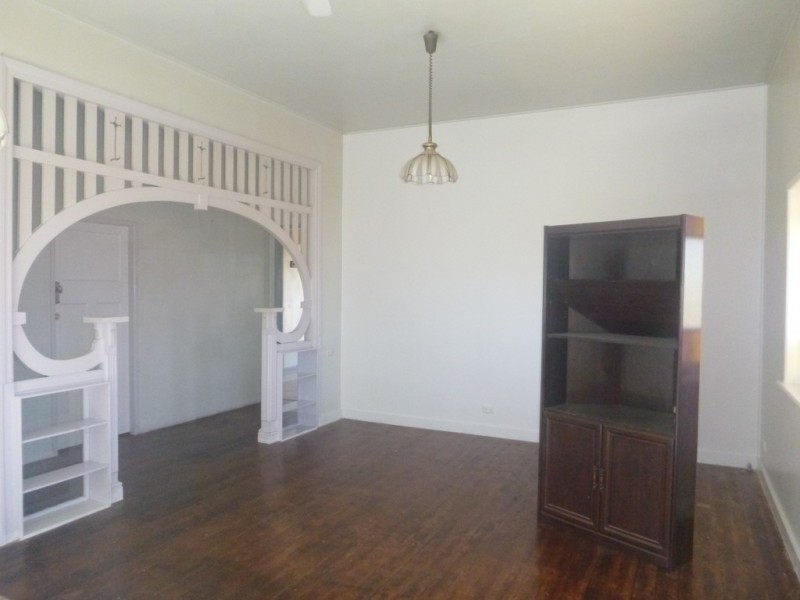 8 RUSSELL STREET, Silkstone QLD 4304