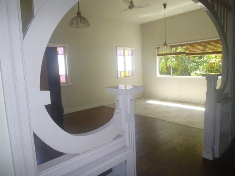 8 RUSSELL STREET, Silkstone QLD 4304