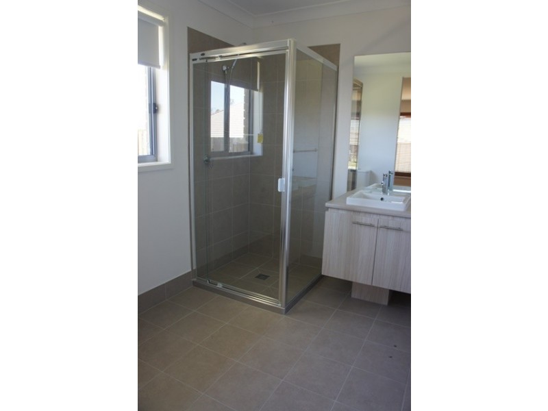 18 Cottonwood Street, Fernvale QLD 4306