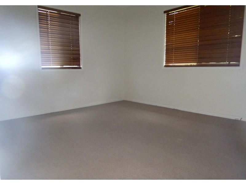 10 EDGAR STREET, Eastern Heights QLD 4305