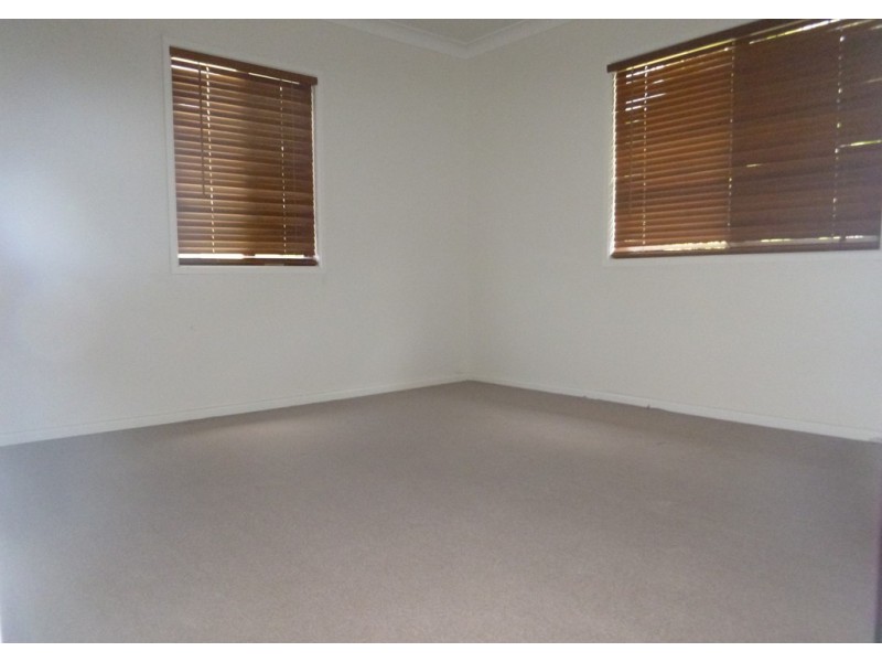 10 EDGAR STREET, Eastern Heights QLD 4305