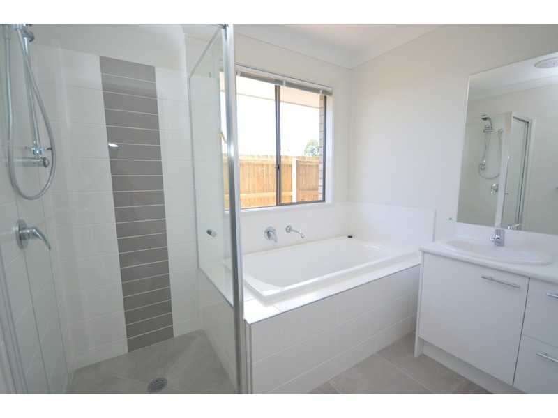 42 John carroll Way, Redbank Plains QLD 4301