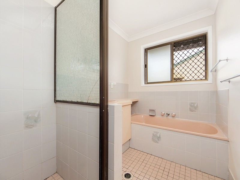 6 STOCKS LANE, Walloon QLD 4306