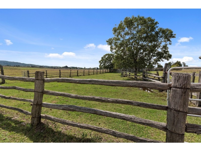 61 HENDERSON ROAD, Lanefield QLD 4340