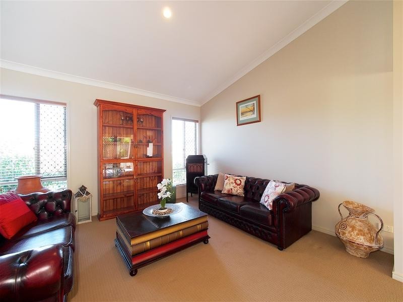 8 EMERSON CRESCENT, Brassall QLD 4305