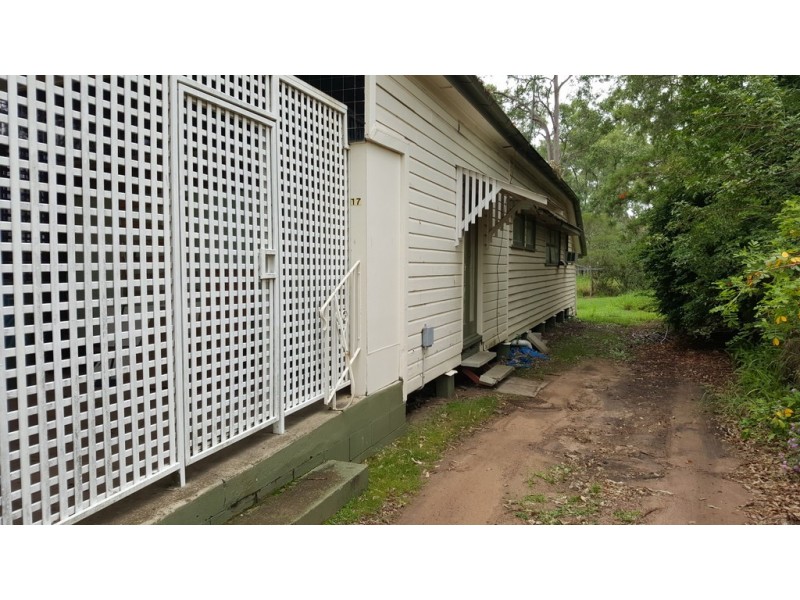 17 STATION ROAD, Riverview QLD 4303