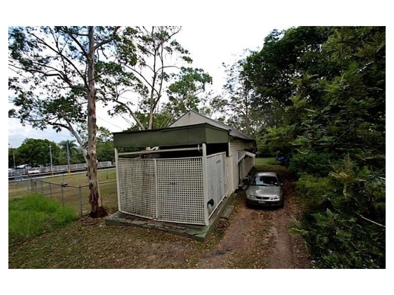 17 STATION ROAD, Riverview QLD 4303