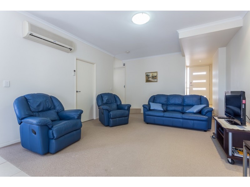 2/52 Golden Crest Pl, Bellbowrie QLD 4070