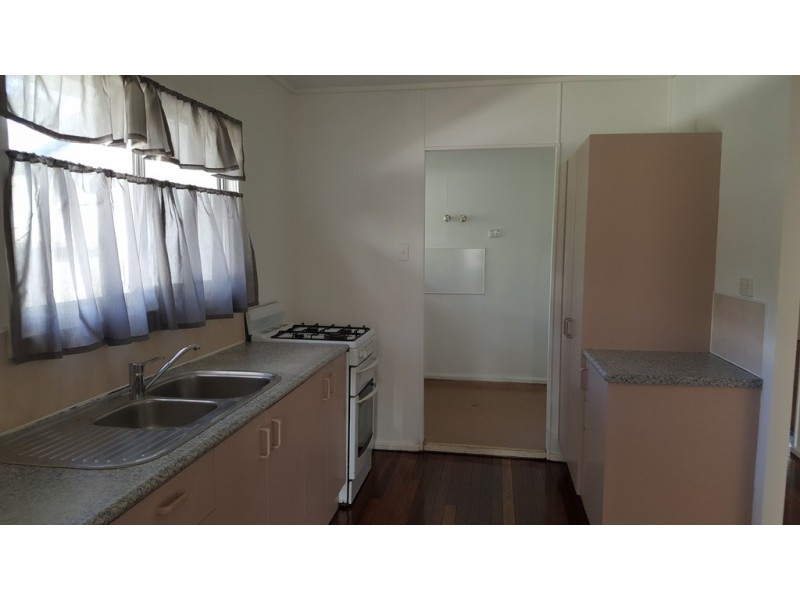 17 Sturt Street, Leichhardt QLD 4305