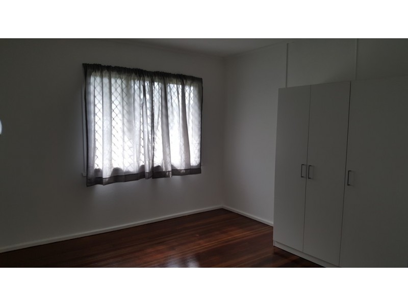 17 Sturt Street, Leichhardt QLD 4305