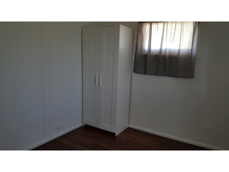 17 Sturt Street, Leichhardt QLD 4305