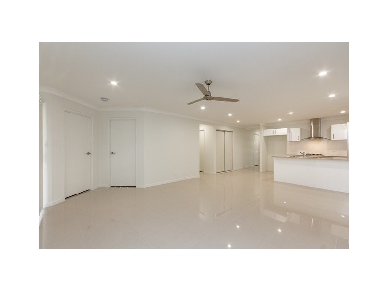 4 Don Street, Deebing Heights QLD 4306