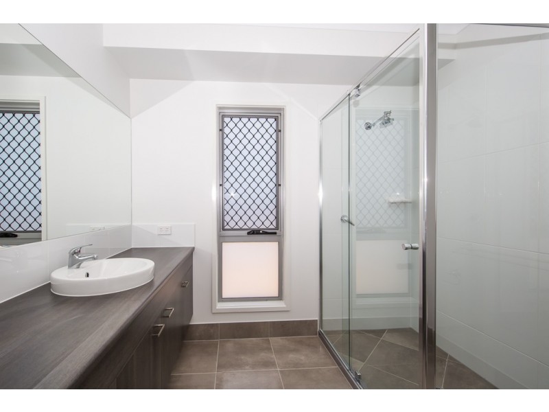 33 BARAKULA STREET, South Ripley QLD 4306