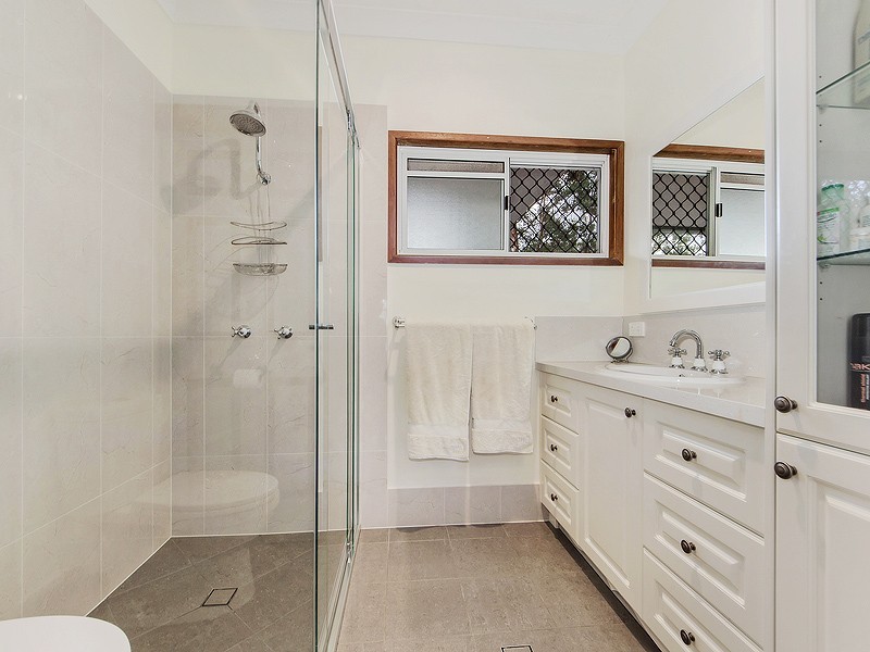 126 JAMES ROAD, Pine Mountain QLD 4306