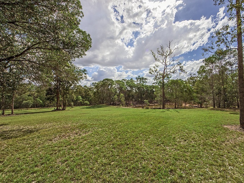 126 JAMES ROAD, Pine Mountain QLD 4306