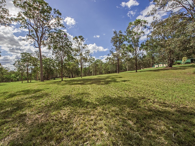 126 JAMES ROAD, Pine Mountain QLD 4306
