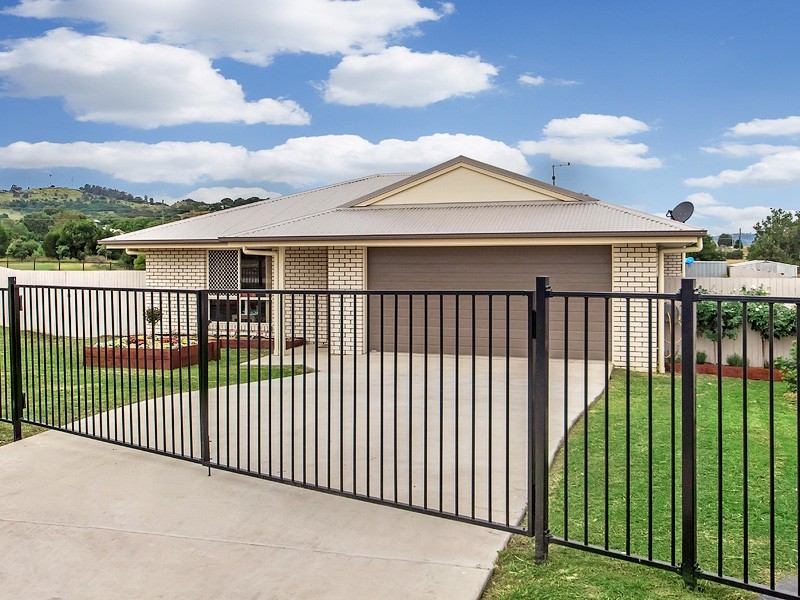 72 PAT SLATTERY PLACE, Lowood QLD 4311