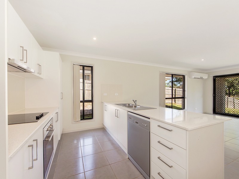 8 Whistler Place, Moggill QLD 4070