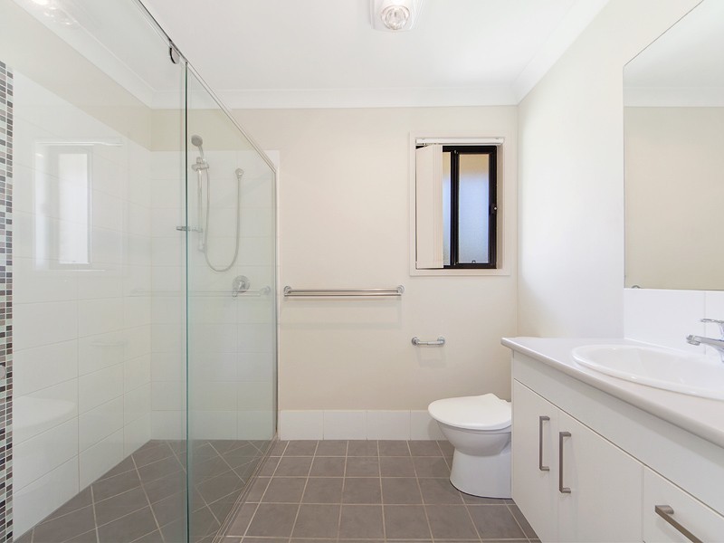 8 Whistler Place, Moggill QLD 4070