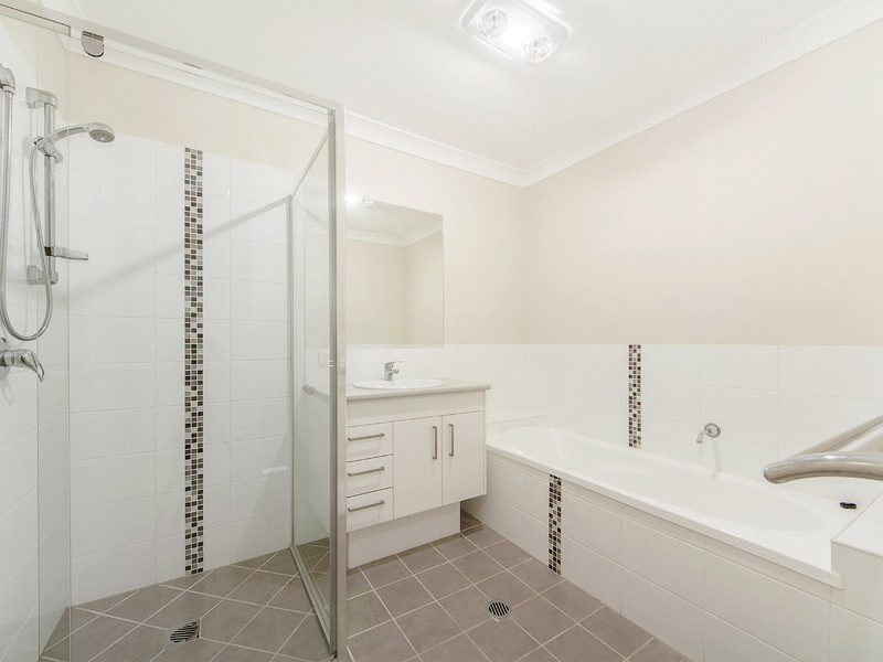 8 Whistler Place, Moggill QLD 4070