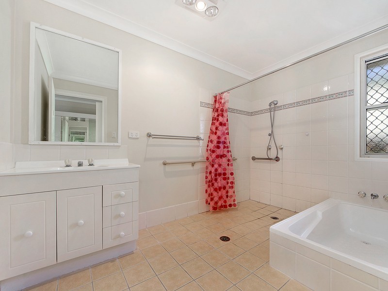 286 Warwick Rd, Churchill QLD 4305