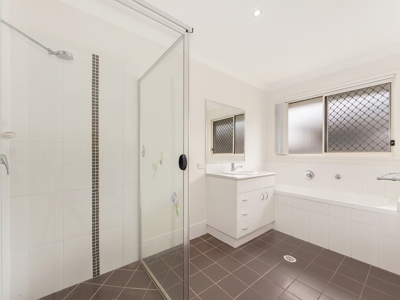 10 Sea Eagle Dr, Lowood QLD 4311