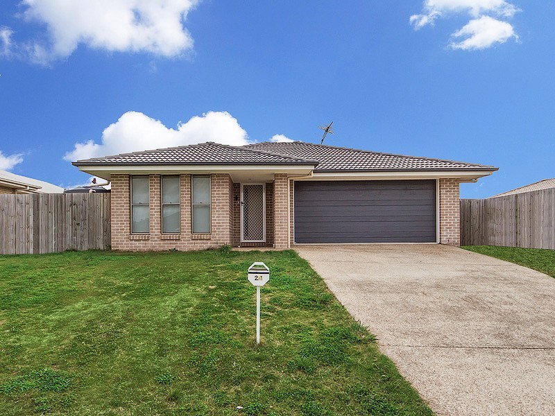 24 Peregrine Dr, Lowood QLD 4311
