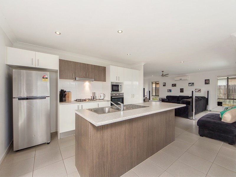 24 Peregrine Dr, Lowood QLD 4311