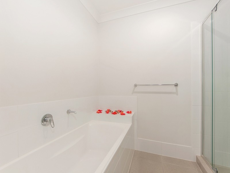 24 Peregrine Dr, Lowood QLD 4311